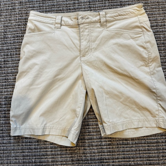 Eddie Bauer Women's Khaki Shorts - Picture 1 of 4